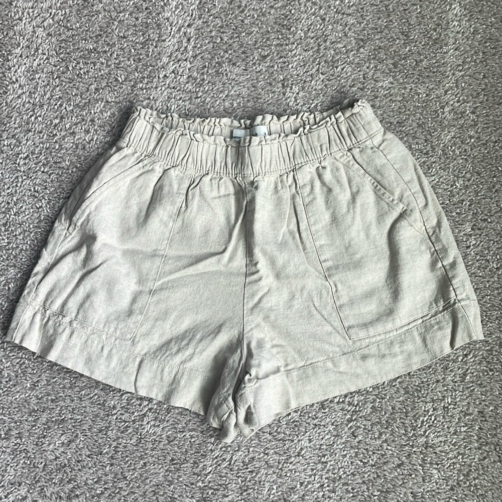 Cream Shorts size Small